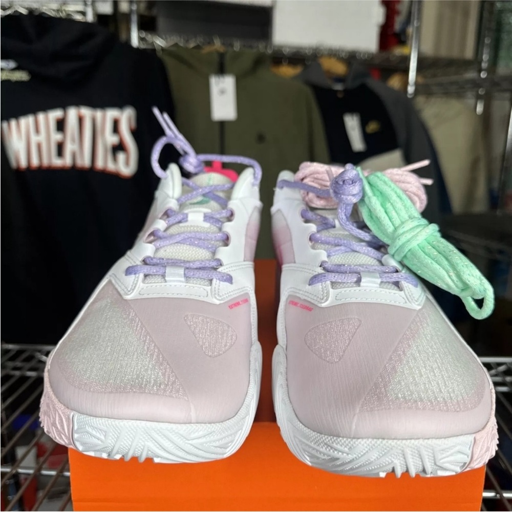 nike volleyball shoes.